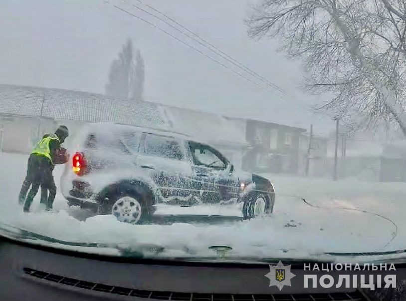 станом на 12.30 залишається складна ситуація з дорожнім рухом в кількох областях