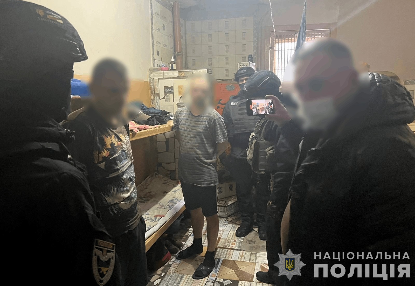 на черкащині нацполіція затримала понад 40 членів злочинної організації за збут наркотиків по всьому регіону