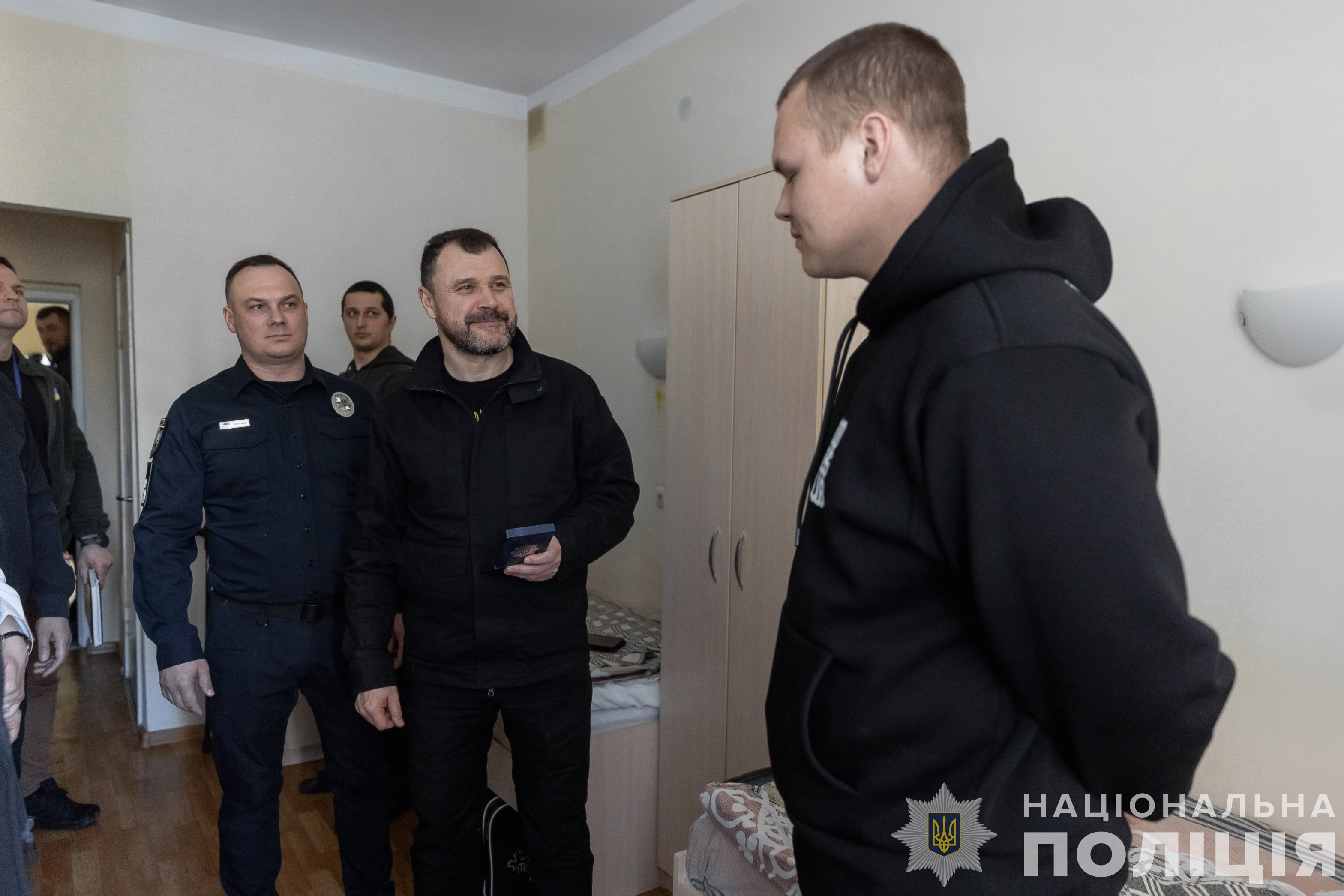 ігор клименко та іван вигівський відвідали поранених поліцейських та вручили їм нагороди