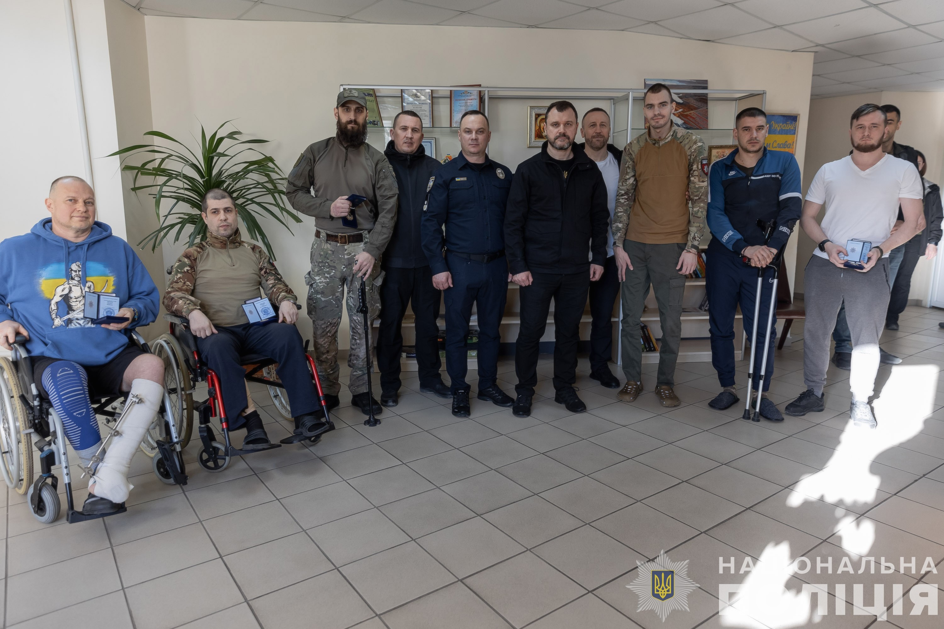 ігор клименко та іван вигівський відвідали поранених поліцейських та вручили їм нагороди