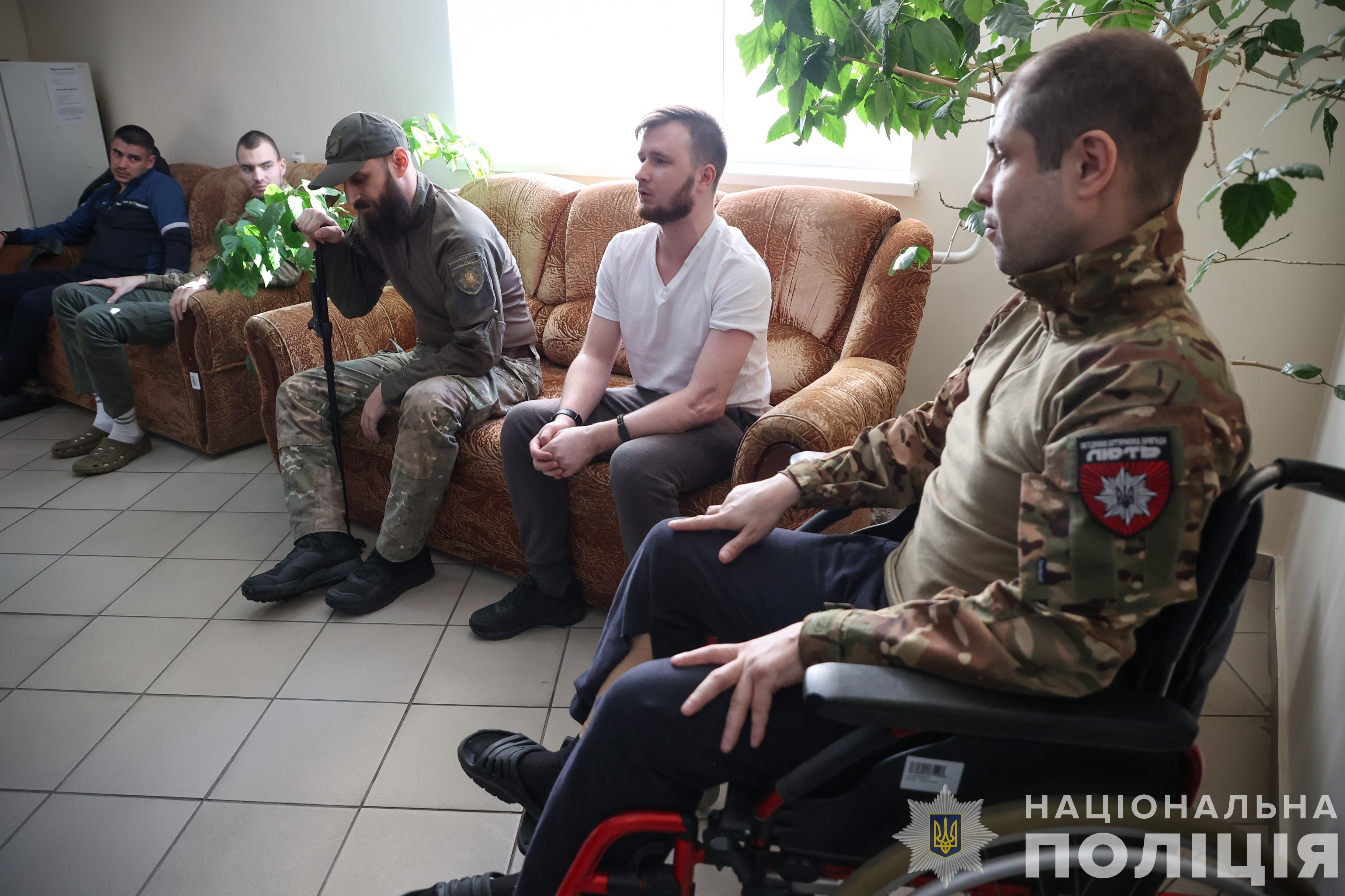 ігор клименко та іван вигівський відвідали поранених поліцейських та вручили їм нагороди