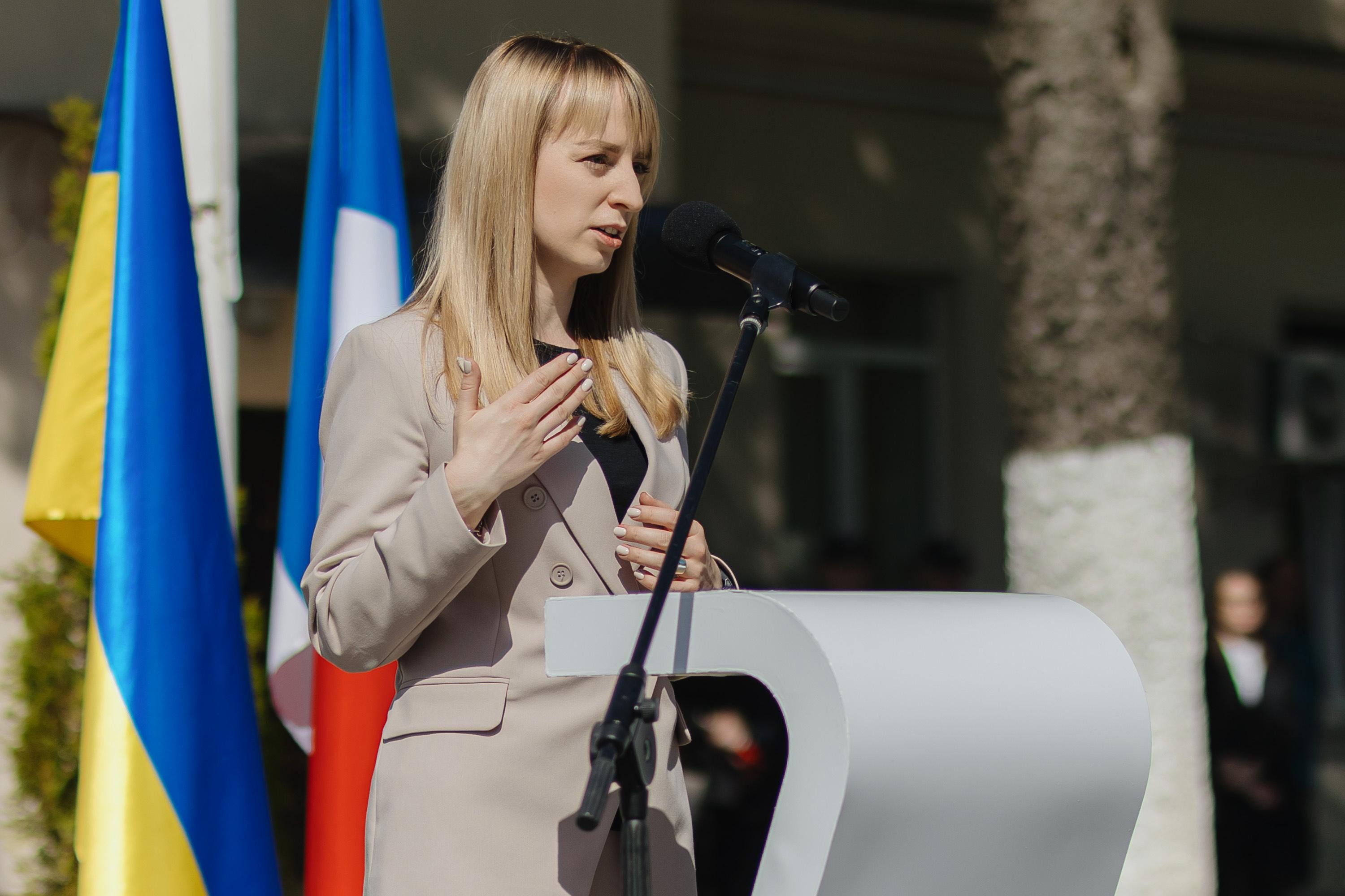 уряд франції передав 13 автомобілів для мобільних груп поліції з протидії гендерно зумовленого насильства (відео)
