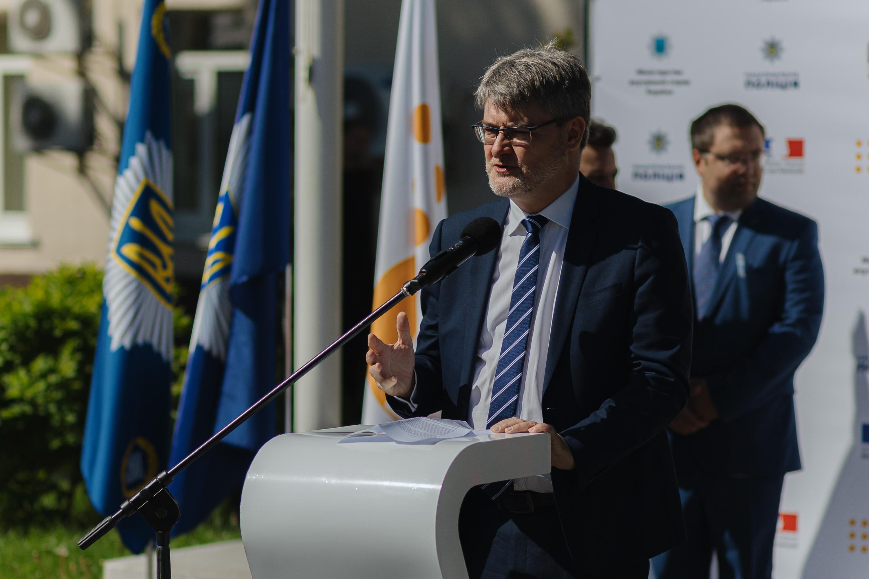 уряд франції передав 13 автомобілів для мобільних груп поліції з протидії гендерно зумовленого насильства (відео)