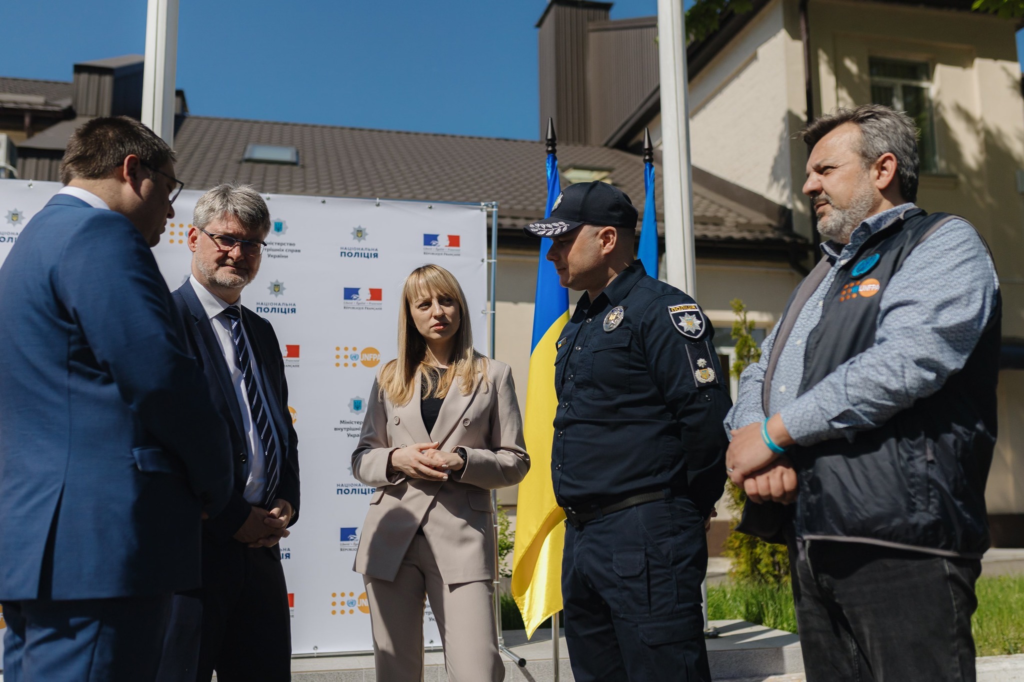 уряд франції передав 13 автомобілів для мобільних груп поліції з протидії гендерно зумовленого насильства (відео)