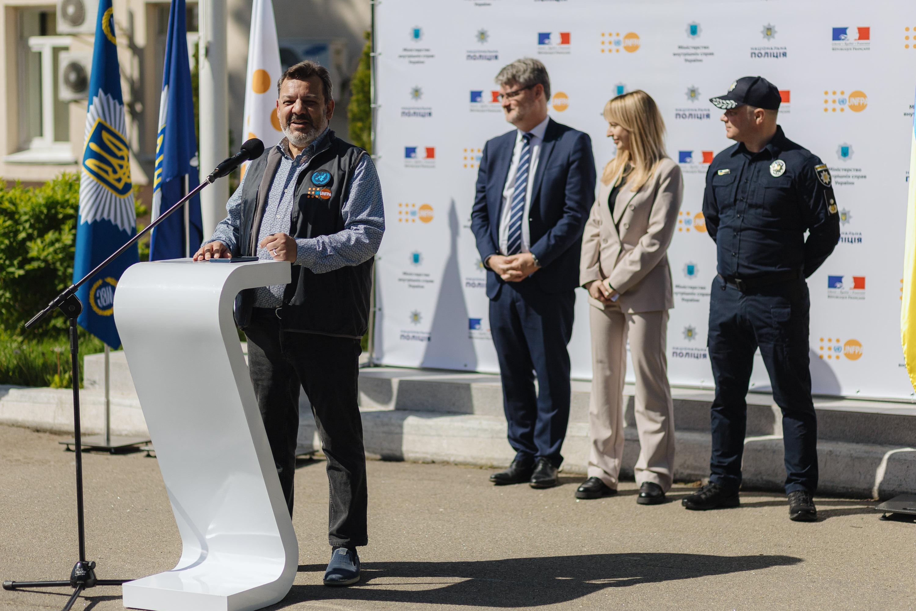 уряд франції передав 13 автомобілів для мобільних груп поліції з протидії гендерно зумовленого насильства (відео)