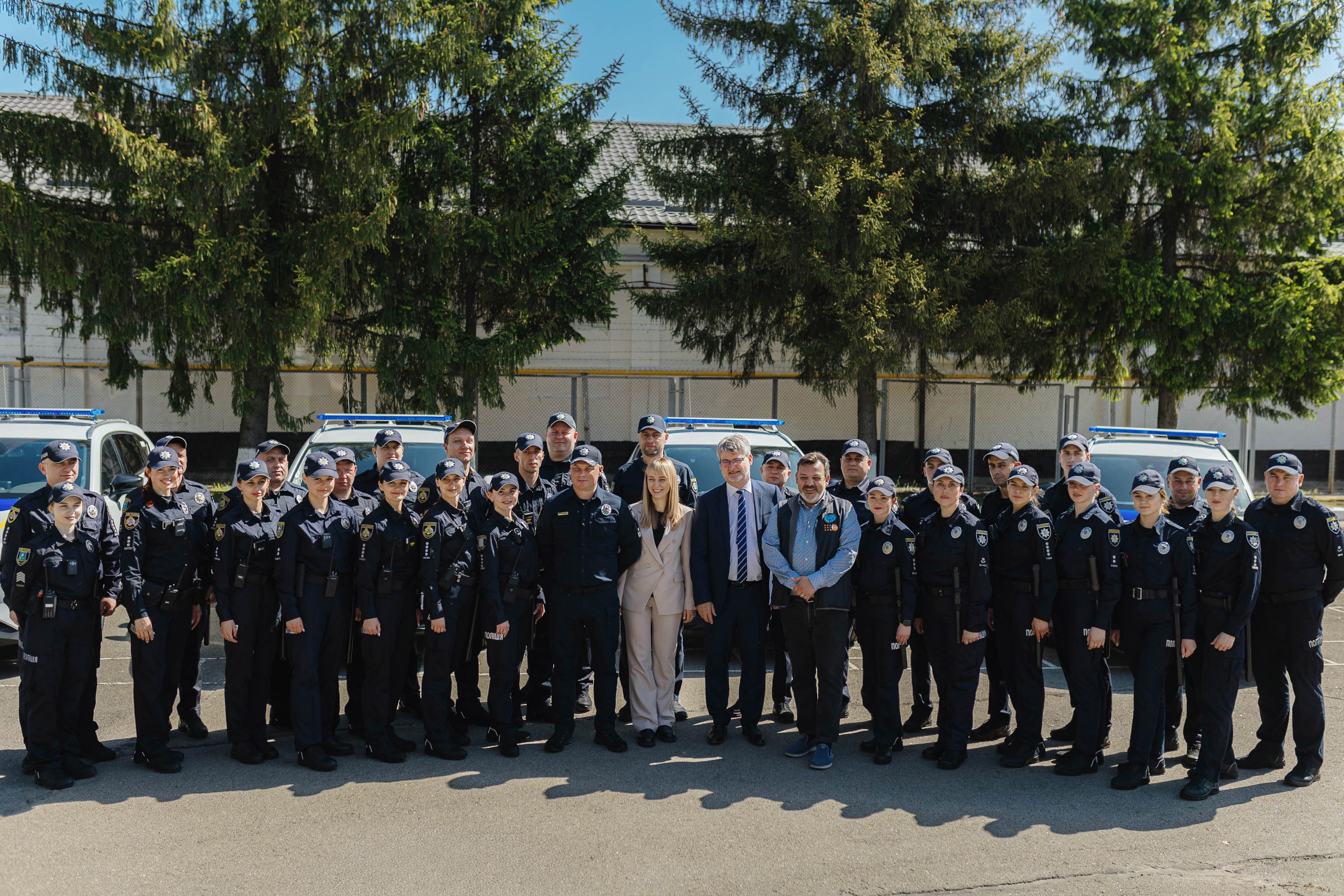 уряд франції передав 13 автомобілів для мобільних груп поліції з протидії гендерно зумовленого насильства (відео)