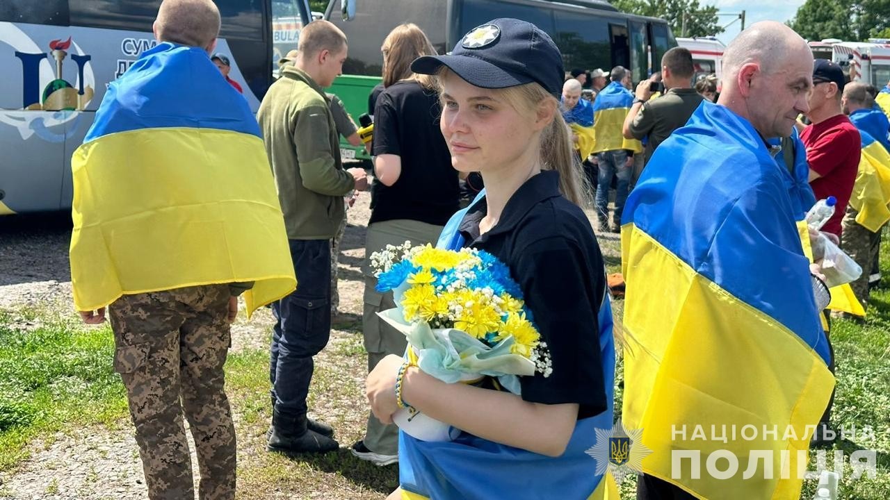 україна повернула з російського полону 24-річну слідчу нацполіції мар’яну чечелюк з маріуполя