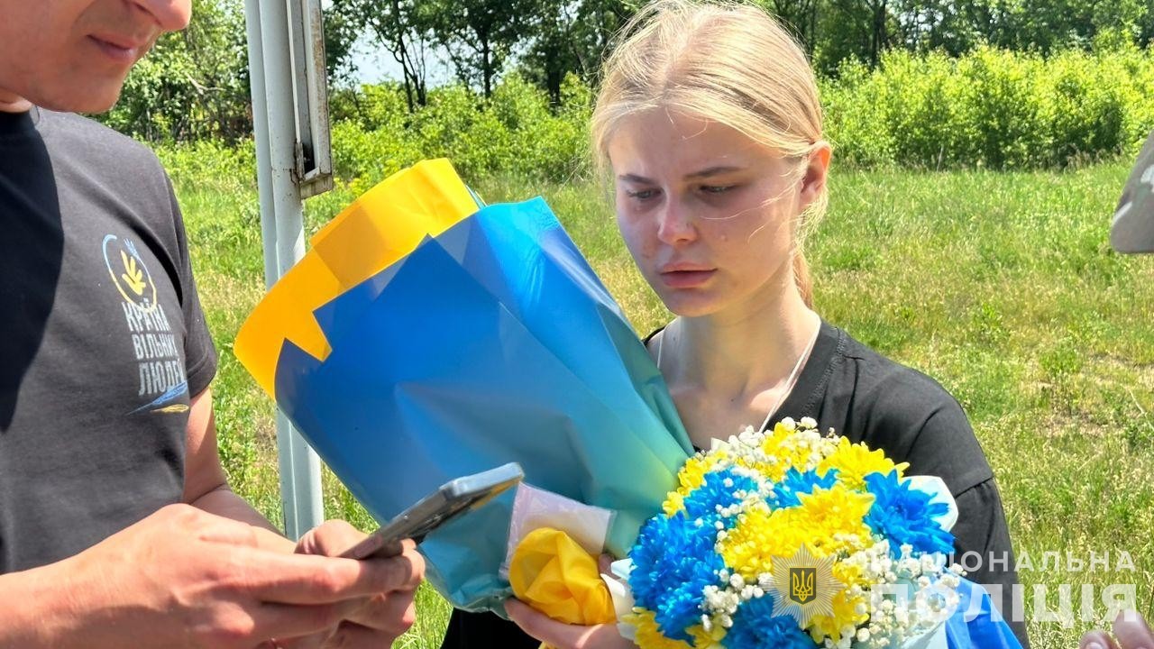 україна повернула з російського полону 24-річну слідчу нацполіції мар’яну чечелюк з маріуполя