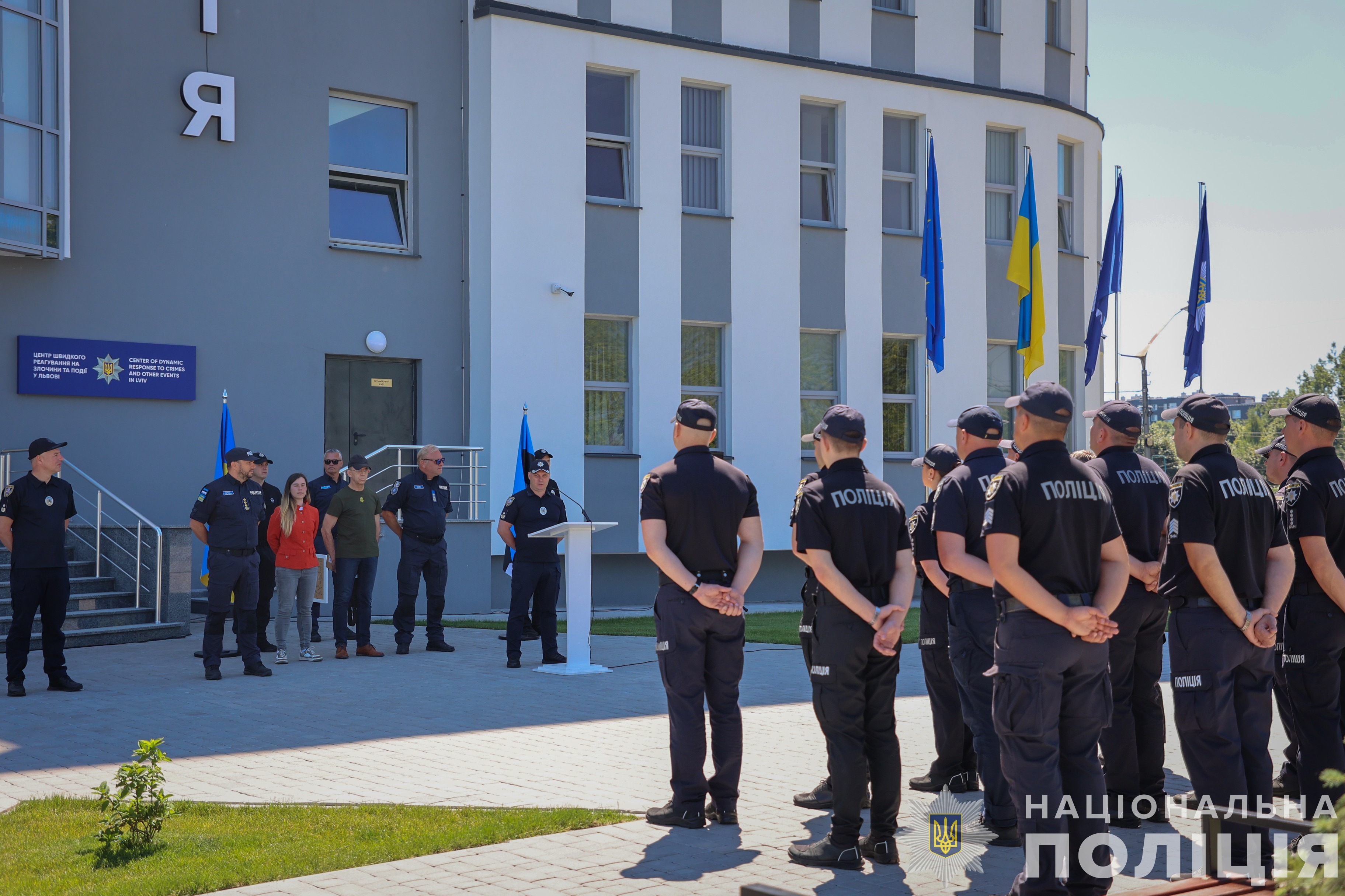 правоохоронці естонії передали для роботи підрозділів нацполіції україни 31 автомобіль
