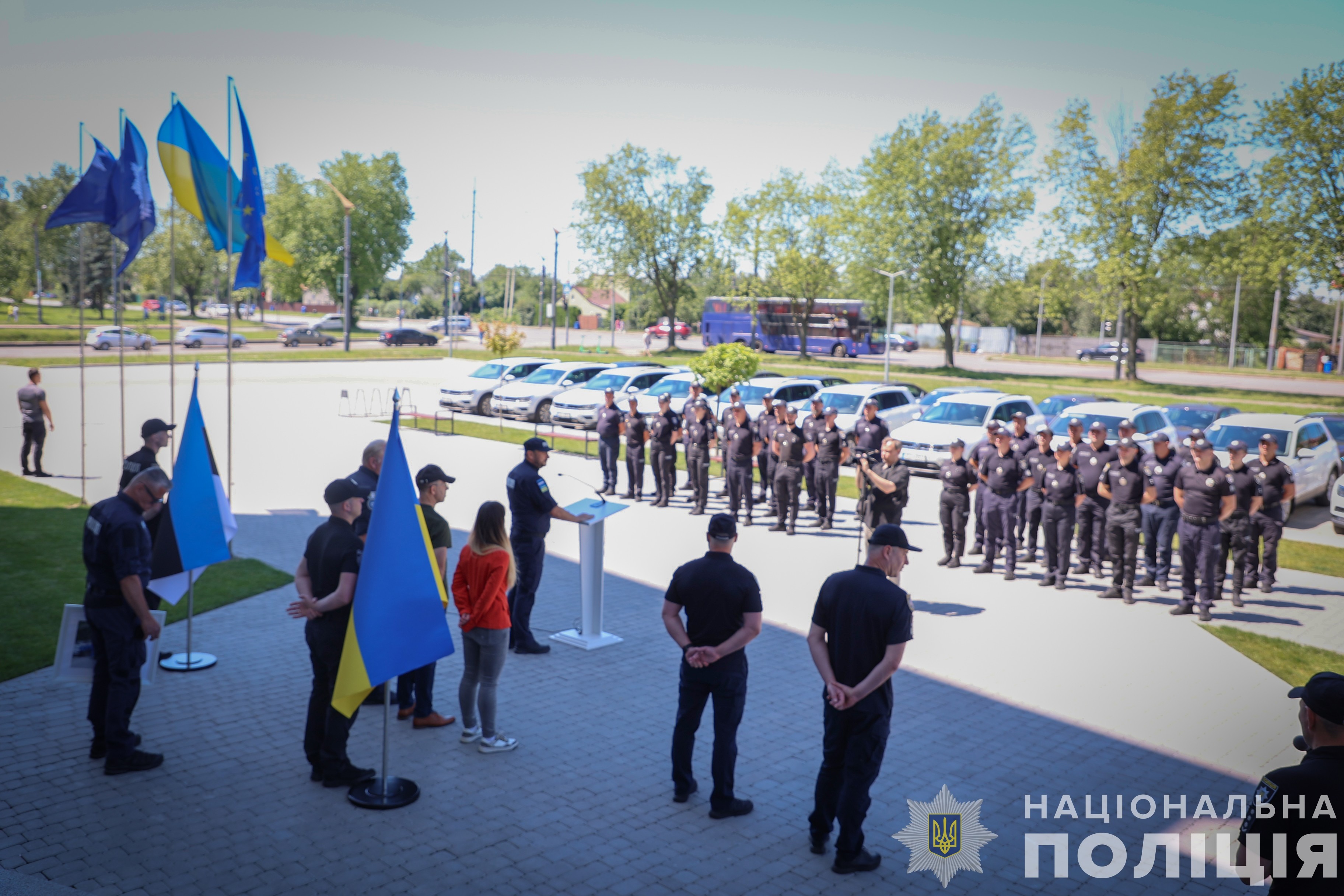 правоохоронці естонії передали для роботи підрозділів нацполіції україни 31 автомобіль