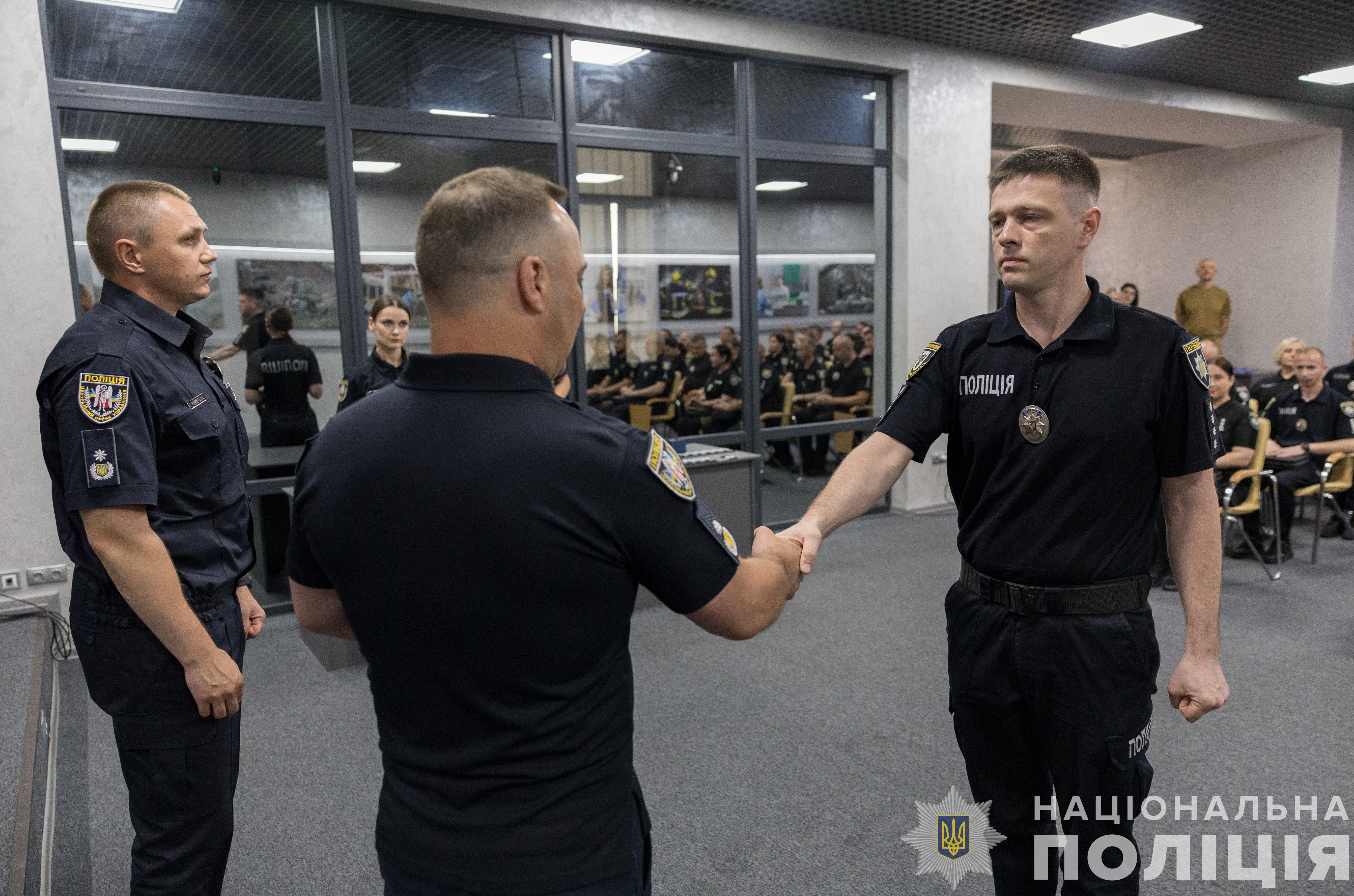 голова нацполіції відзначив кращих слідчих державними та відомчими нагородами і званнями