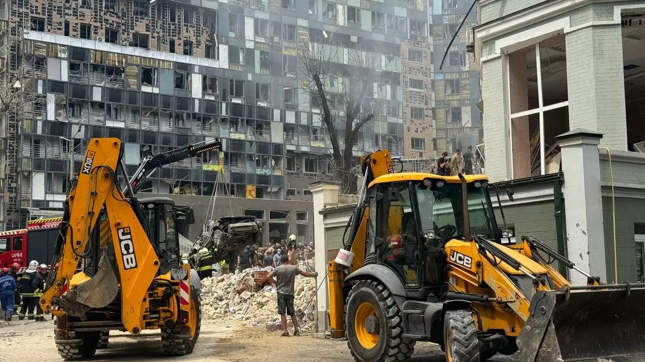 ігор клименко: росія пошкодила понад 50 цивільних об'єктів, серед них житлові будинки, бізнес-центр та два медзаклади ігор клименко: росія пошкодила понад 50 цивільних об'єктів, серед них житлові будинки, бізнес-центр та два медзаклади