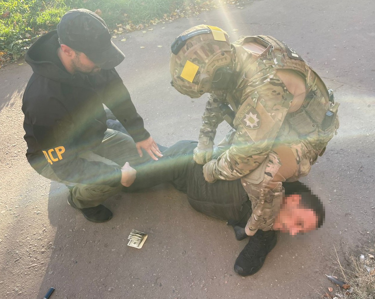 на харківщині затримали злочинну групу за вимагання 10 000 доларів сша на харківщині затримали злочинну групу за вимагання 10 000 доларів сша