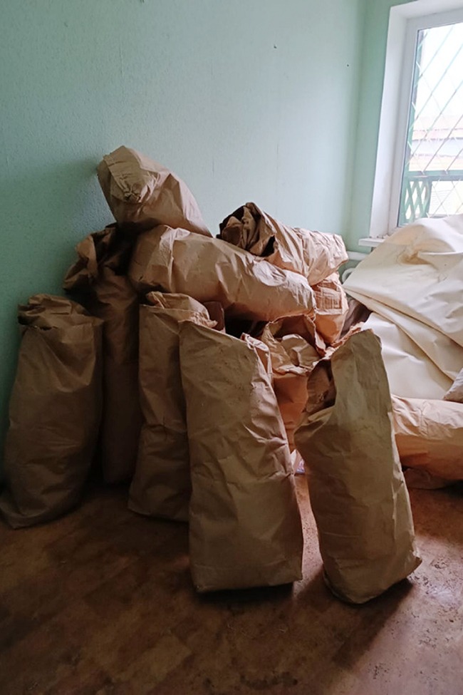поліцейські вилучили у наркозбувача із запоріжжя близько тонни макової соломи