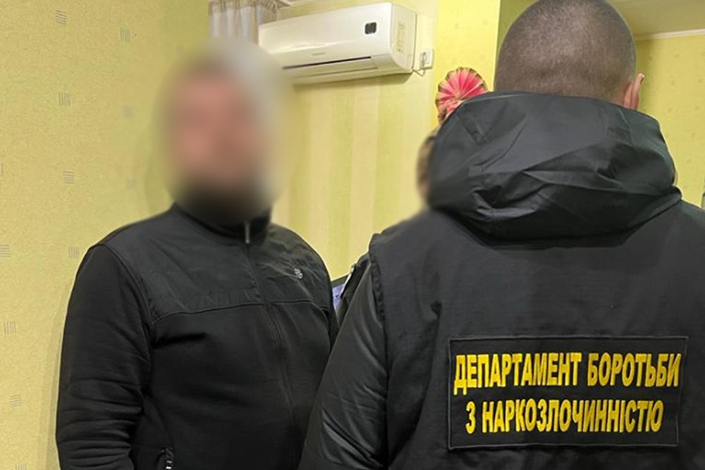 поліцейські вилучили у наркозбувача із запоріжжя близько тонни макової соломи