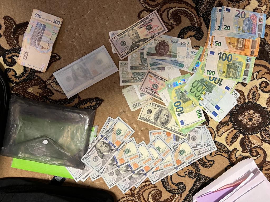 поліцейські викрили організаторів незаконних каналів переправлення чоловіків за кордон поліцейські викрили організаторів незаконних каналів переправлення чоловіків за кордон