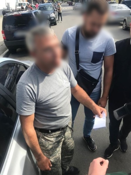 видача волонтерських документів для перетину кордону: на харківщині затримали організаторів незаконної схеми