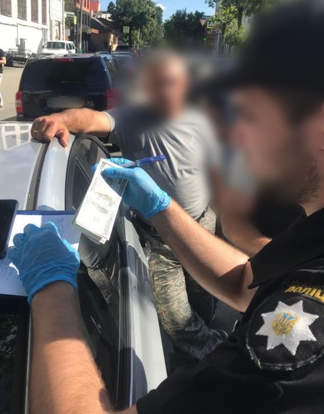 видача волонтерських документів для перетину кордону: на харківщині затримали організаторів незаконної схеми