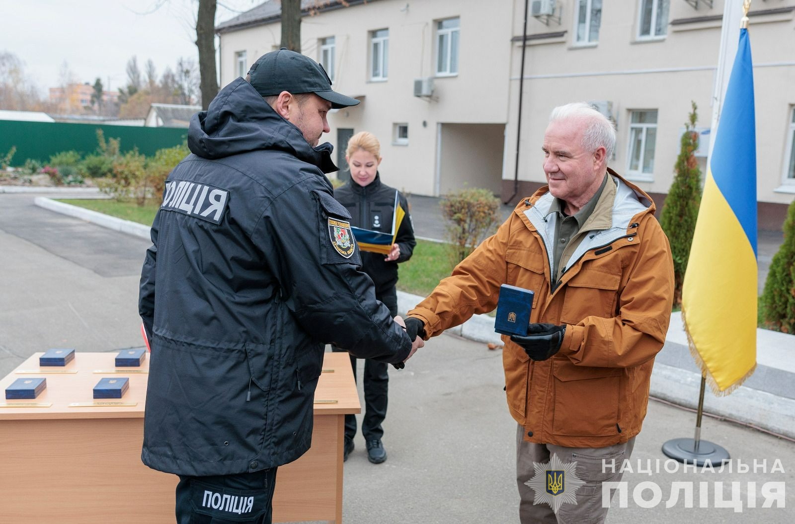 слідчі підрозділи нацполіції отримали від американських партнерів броньовані авто для документування воєнних злочинів росії