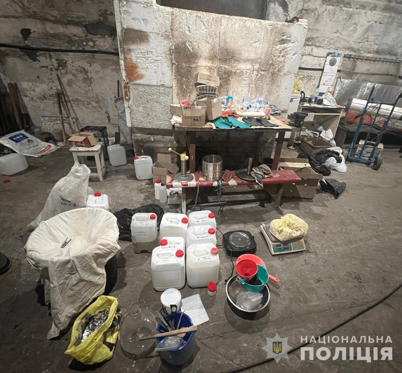 судитимуть 40 учасників злочинної організації, які збували наркотики на черкащині: слідчі нацполіції завершили досудове розслідування судитимуть 40 учасників злочинної організації, які збували наркотики на черкащині: слідчі нацполіції завершили досудове розслідування