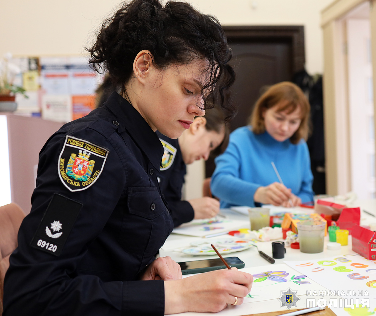 у житомирі захисники та їх родини взяли участь у майстер-класі з петриківського розпису у житомирі захисники та їх родини взяли участь у майстер-класі з петриківського розпису