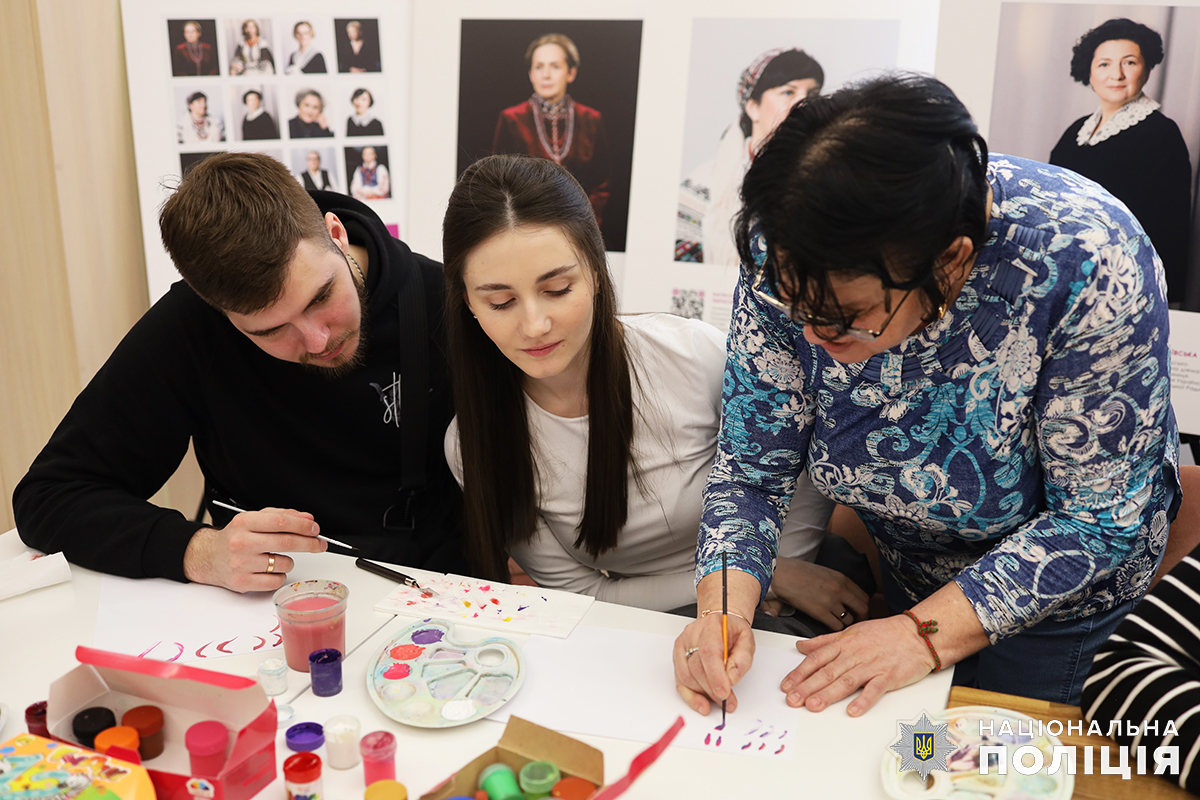 у житомирі захисники та їх родини взяли участь у майстер-класі з петриківського розпису у житомирі захисники та їх родини взяли участь у майстер-класі з петриківського розпису