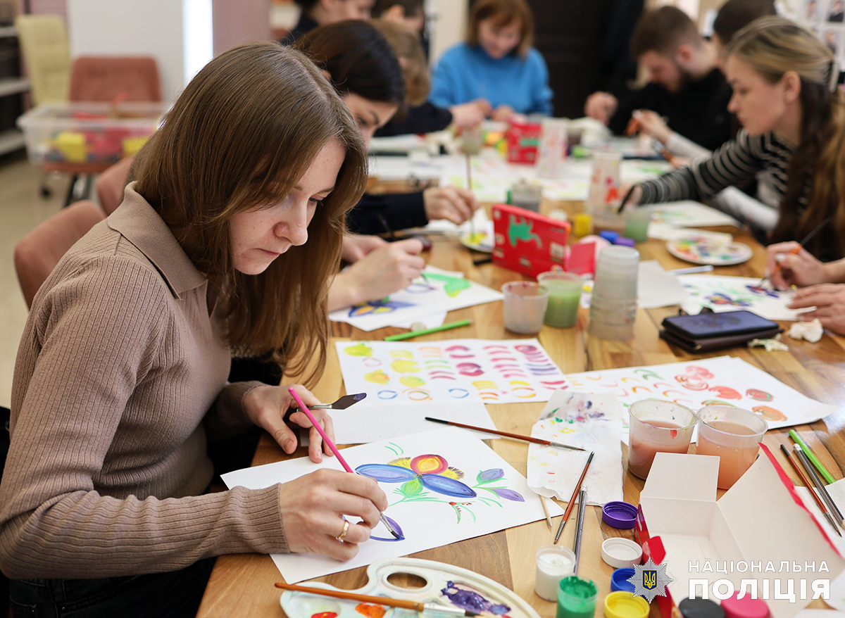 у житомирі захисники та їх родини взяли участь у майстер-класі з петриківського розпису у житомирі захисники та їх родини взяли участь у майстер-класі з петриківського розпису