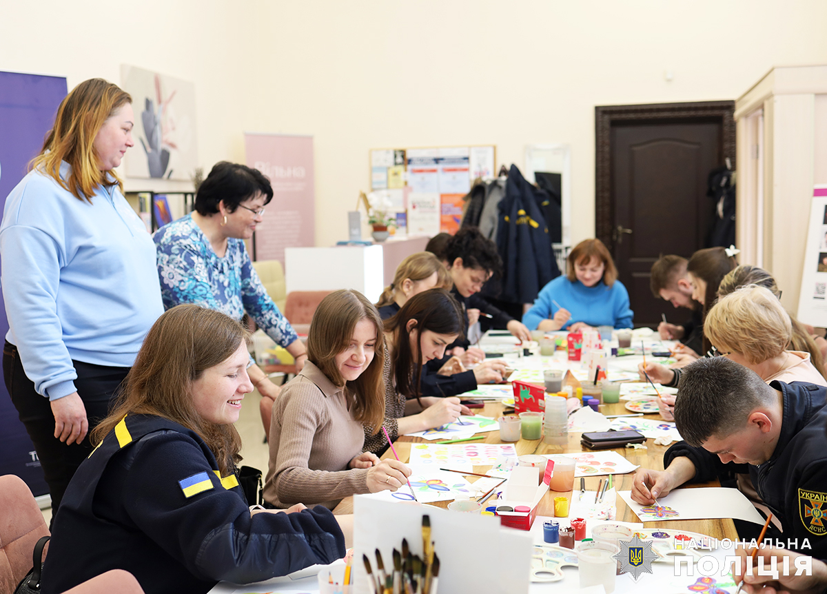 у житомирі захисники та їх родини взяли участь у майстер-класі з петриківського розпису у житомирі захисники та їх родини взяли участь у майстер-класі з петриківського розпису