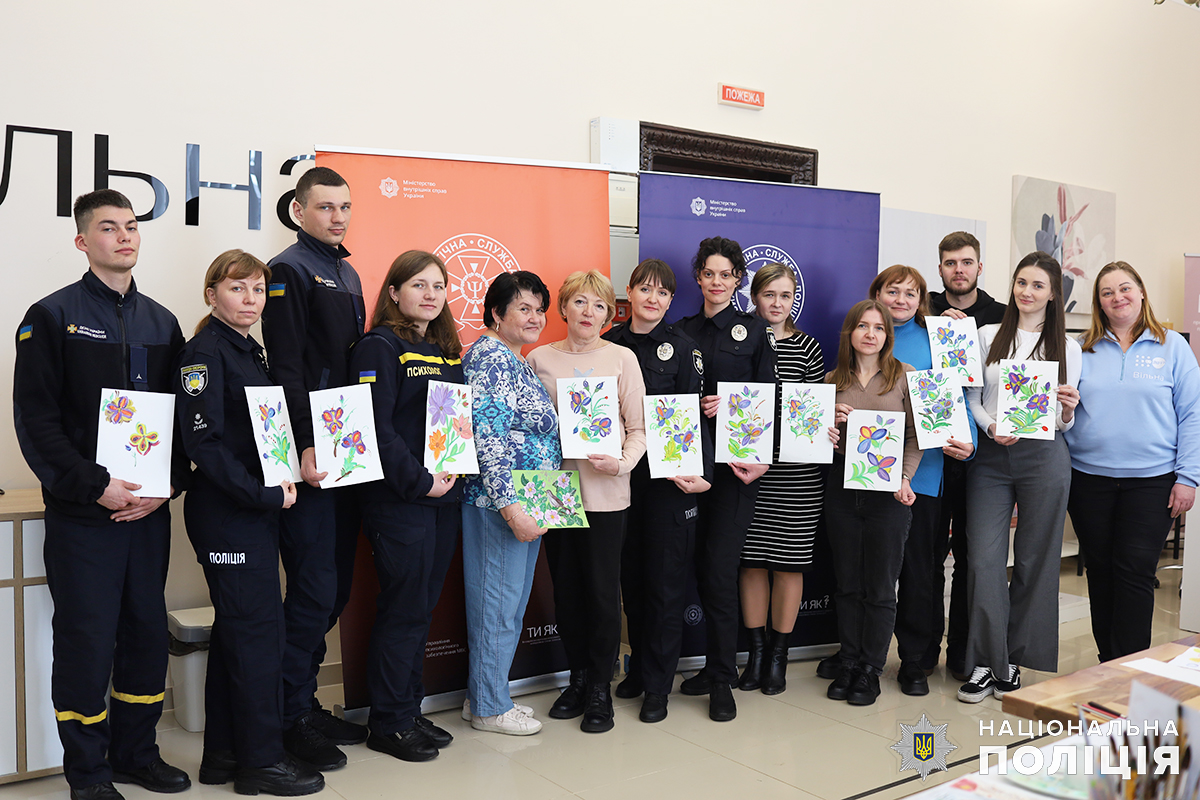 у житомирі захисники та їх родини взяли участь у майстер-класі з петриківського розпису у житомирі захисники та їх родини взяли участь у майстер-класі з петриківського розпису