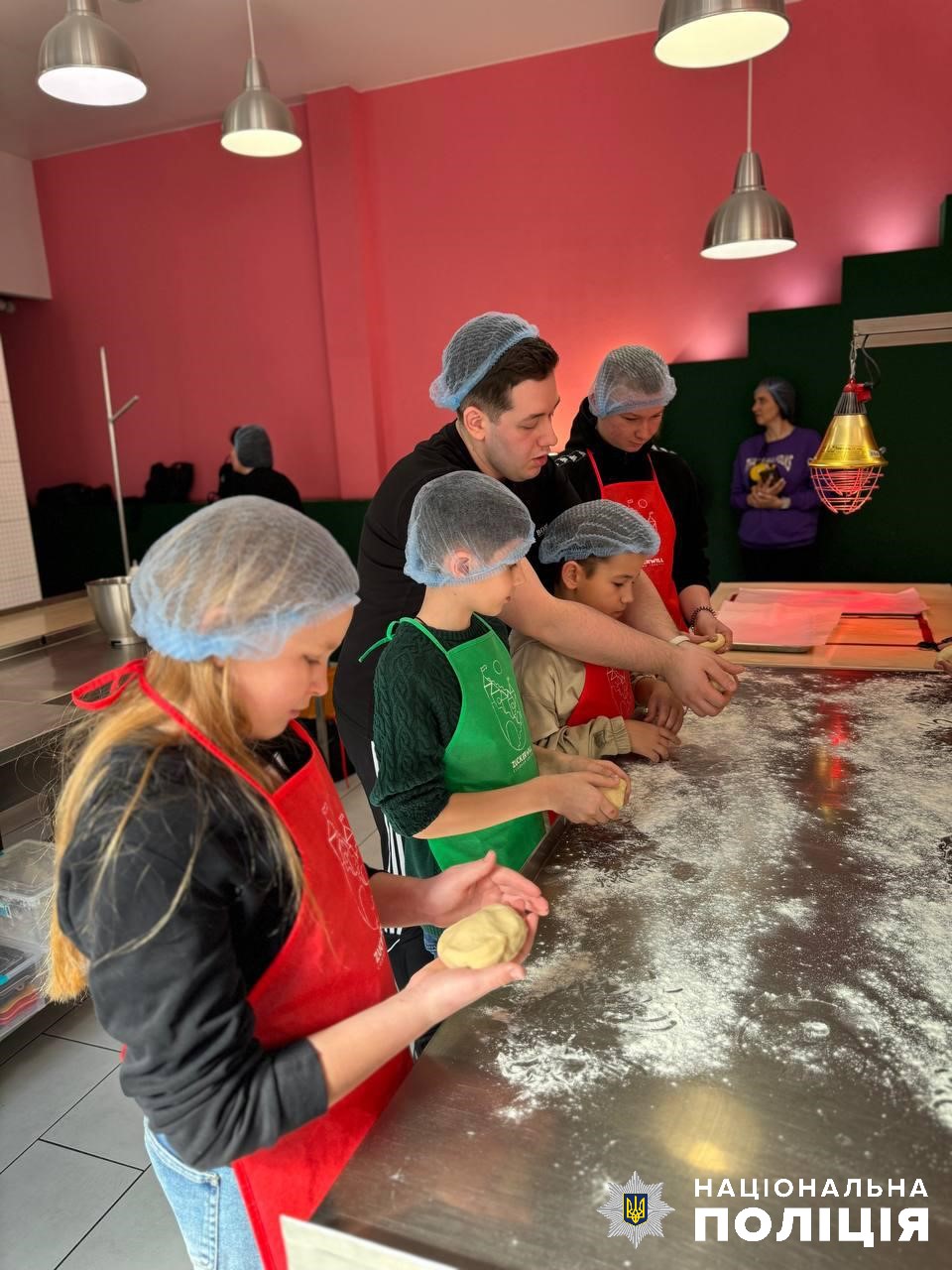 Поліцейські Дніпровщини організували кулінарний майстер-клас для дітей