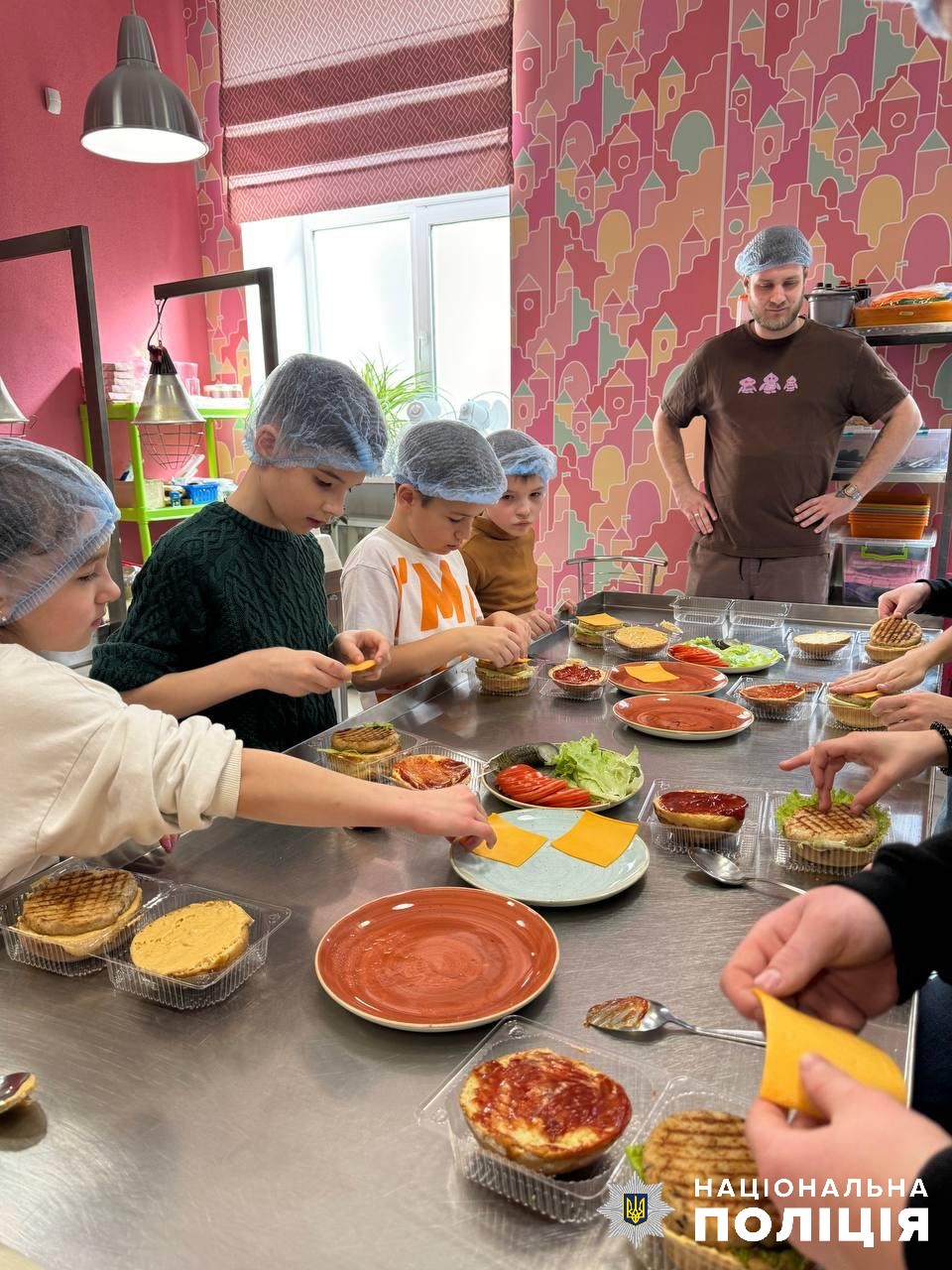 Поліцейські Дніпровщини організували кулінарний майстер-клас для дітей