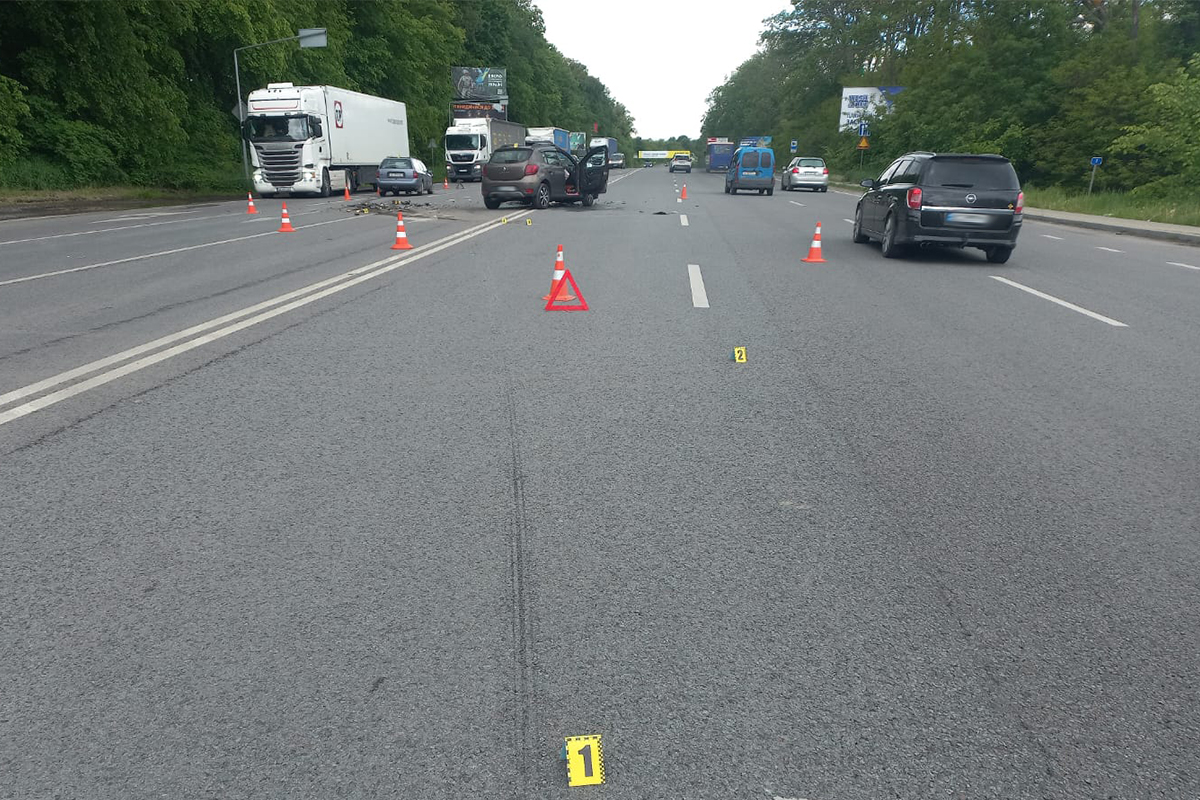 одна загибла та двоє травмованих внаслідок автозіткнення у львівському районі – поліцейські встановлюють обставини