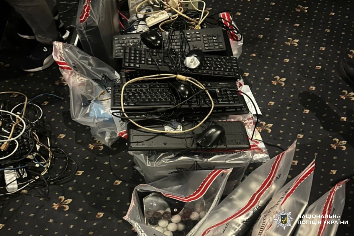 У Дніпрі викрили підпільний гральний заклад у підвалі