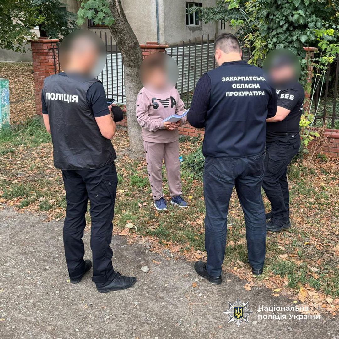 На Закарпатті поліцейський спільно з працівником прокуратури та БЕБу повідомляє про підозру посадовиці НААН у махінаціях з зерном на 1,9 млн грн.