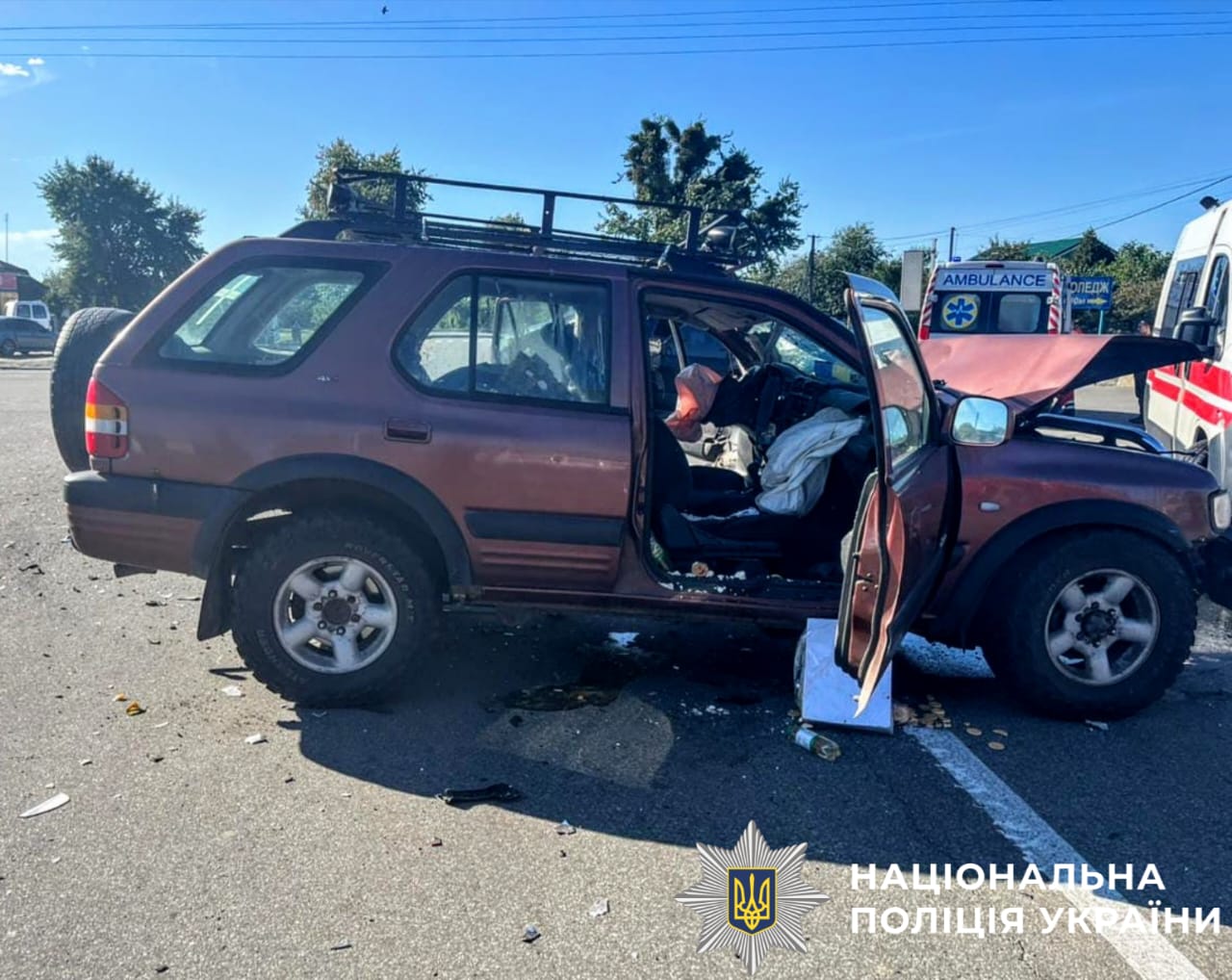 На фото зображений інший автомобіль із пошкодженнями. Фото з місця події.