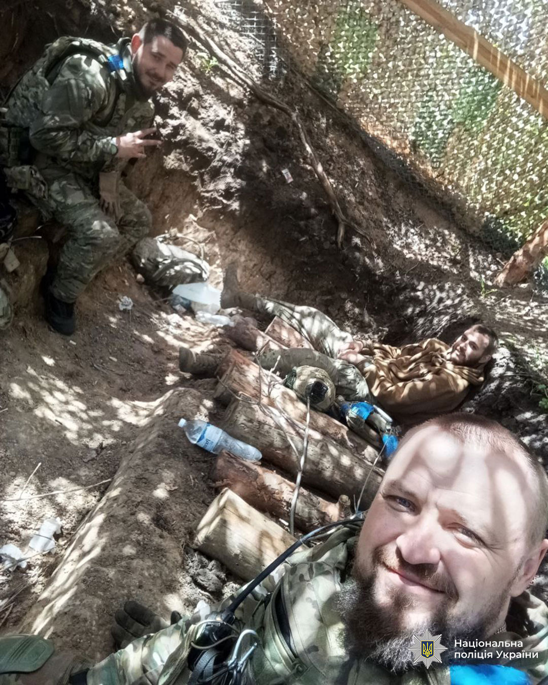 Селфі поліцейського разом з побратимами