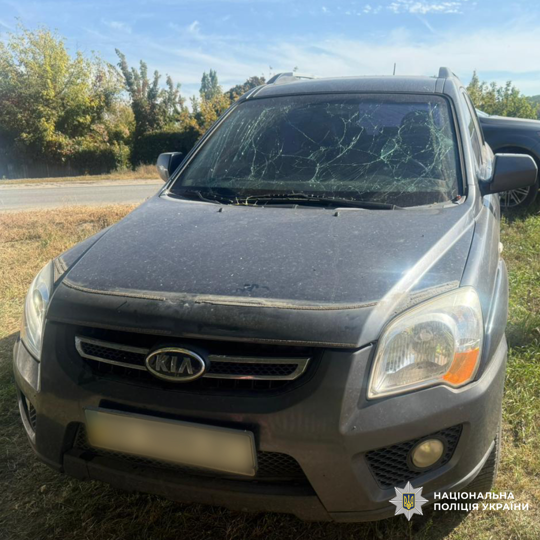 Пошкоджене авто з розбитим склом