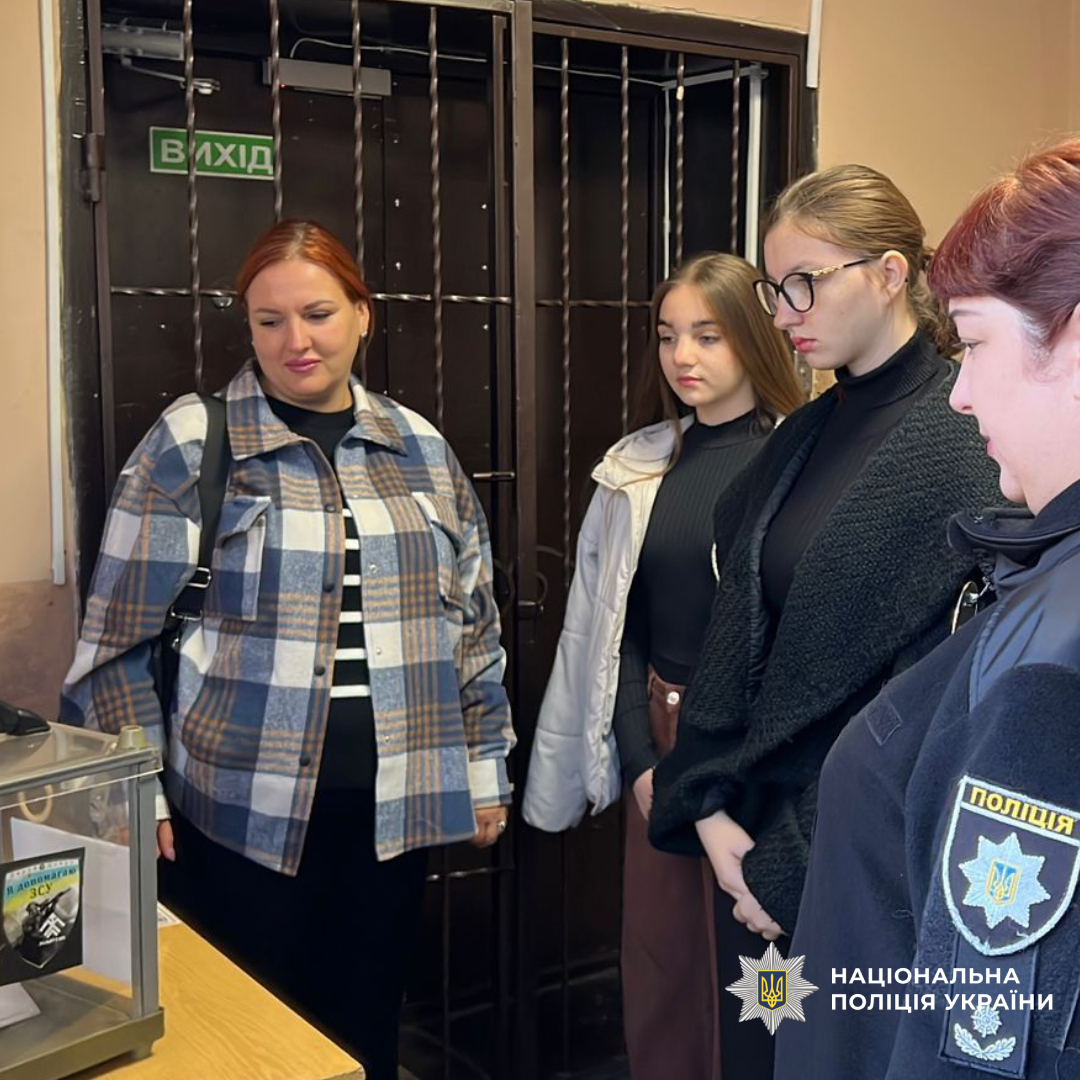 поліцейські Харківщини встановили скриньку для підтримки українських воїнів