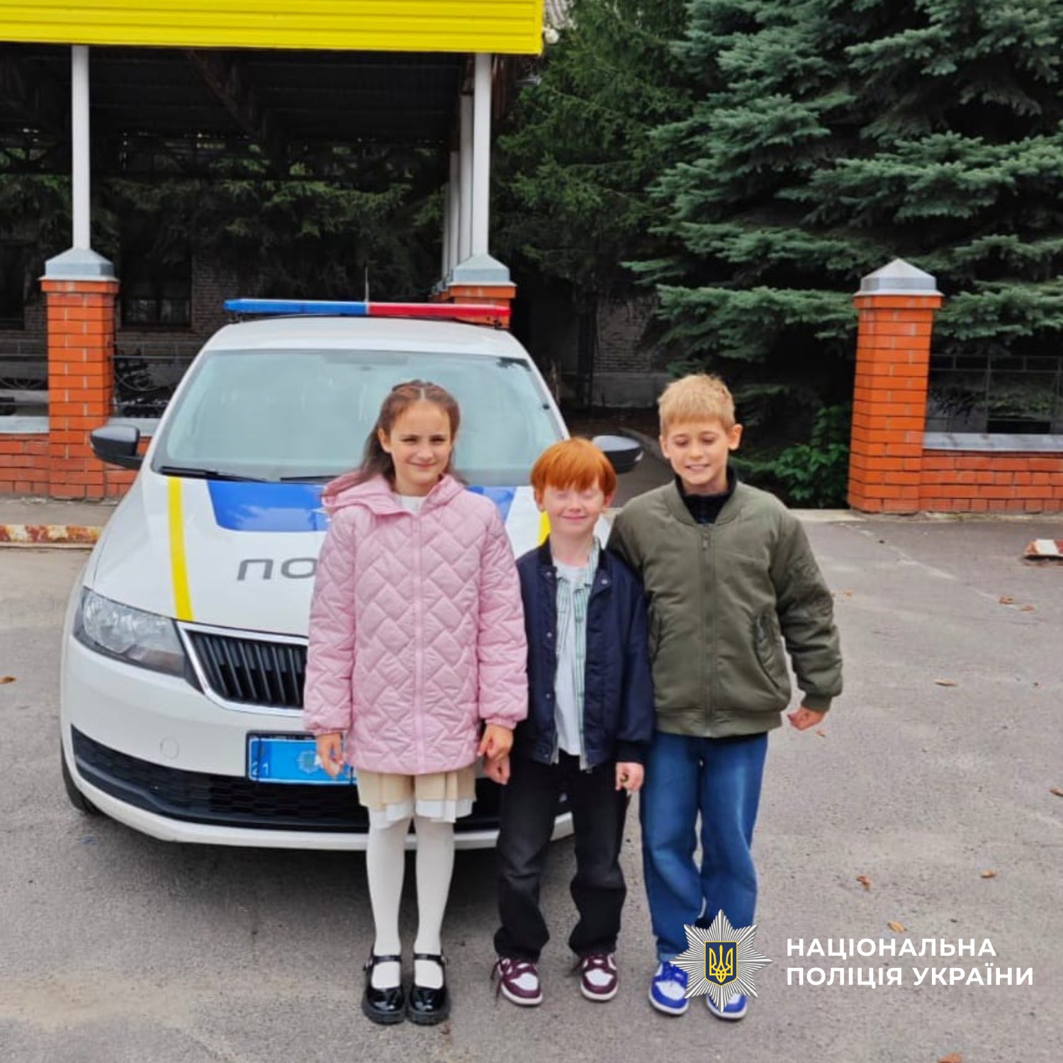 Діти разом з поліцейськими збирають допомогу справжнім захисникам