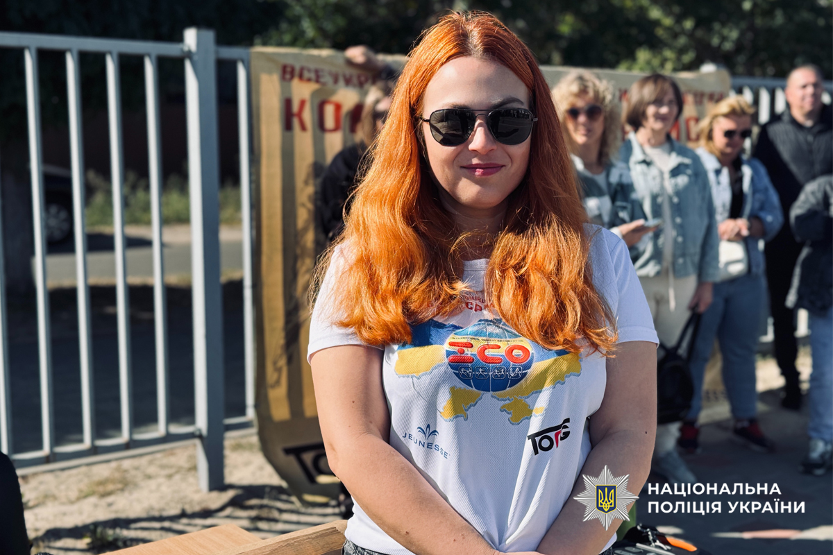 У Черкасах на майданчику для кросфіту казбетського пляжу відбувся відкритий турнір із фізичної підготовки, присвячений пам’яті поліцейських, які загинули під час виконання службових обов’язків.