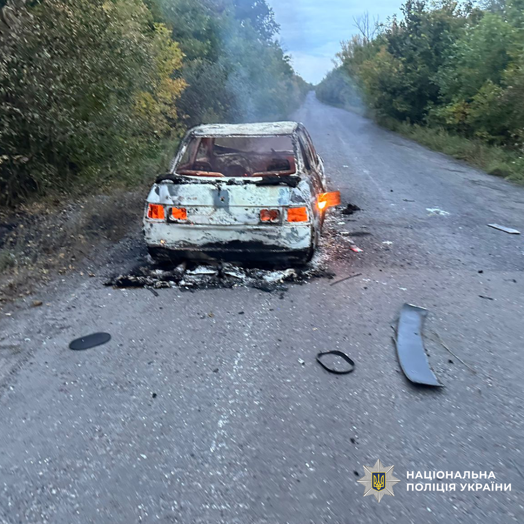 Згорівша автівка внаслідок влучання FPV-дрон