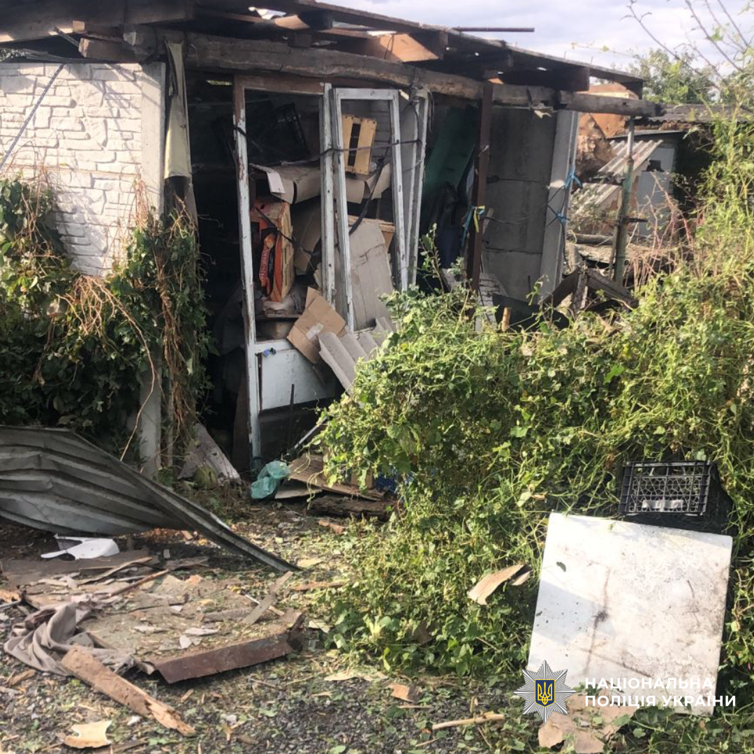 Зруйнований будівля внаслідок обстрілу рф