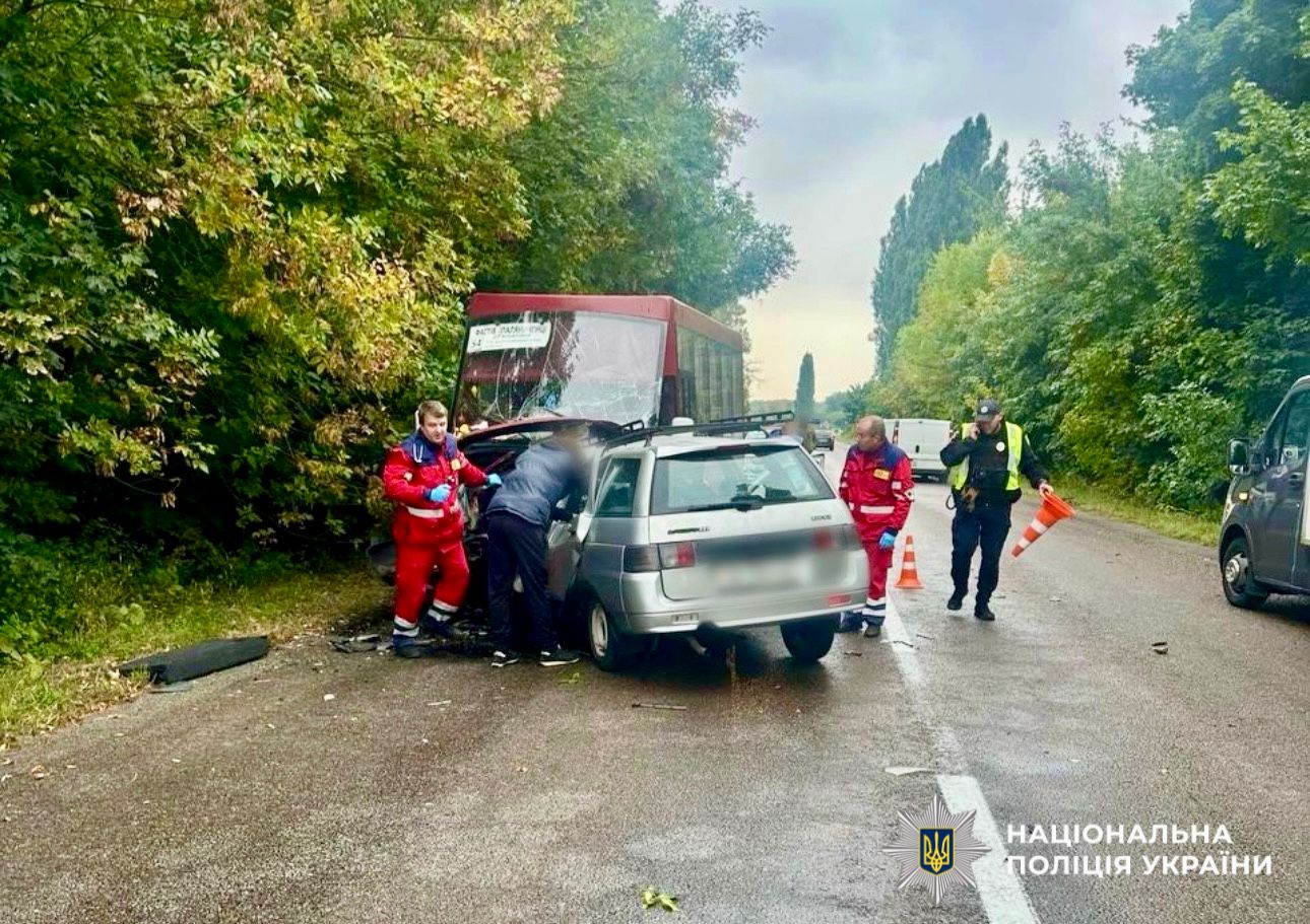На фото зображено ДТП, обставини якої вказано в статті.