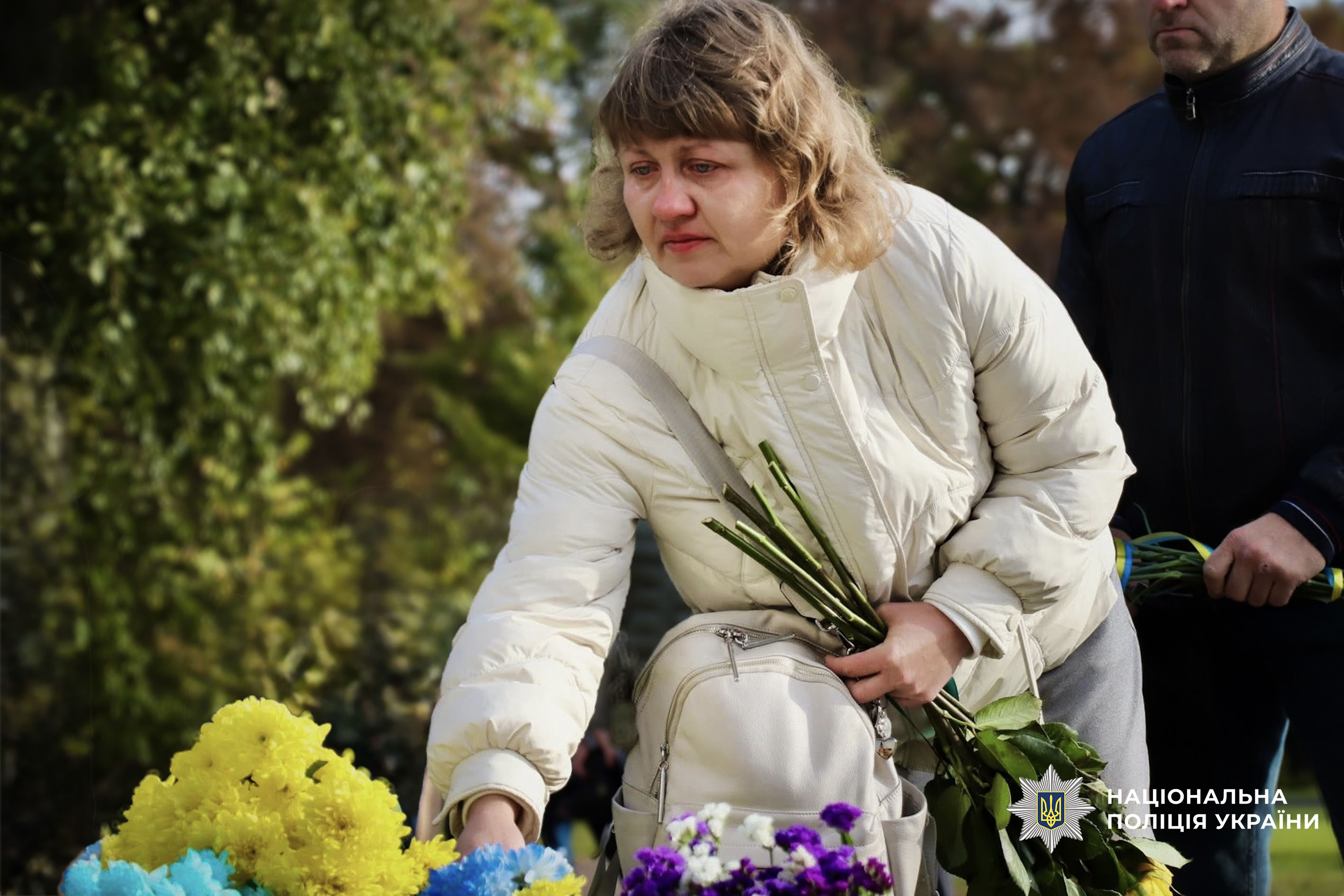 Покладання квітів біля Меморіального знаку до Дня захисників і захисниць