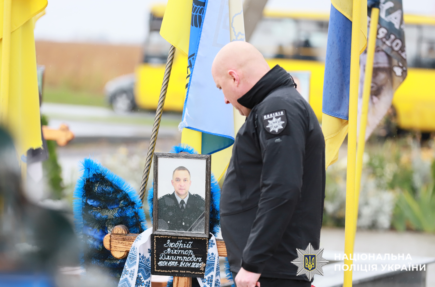Біля могили Віктора Зюбрія
