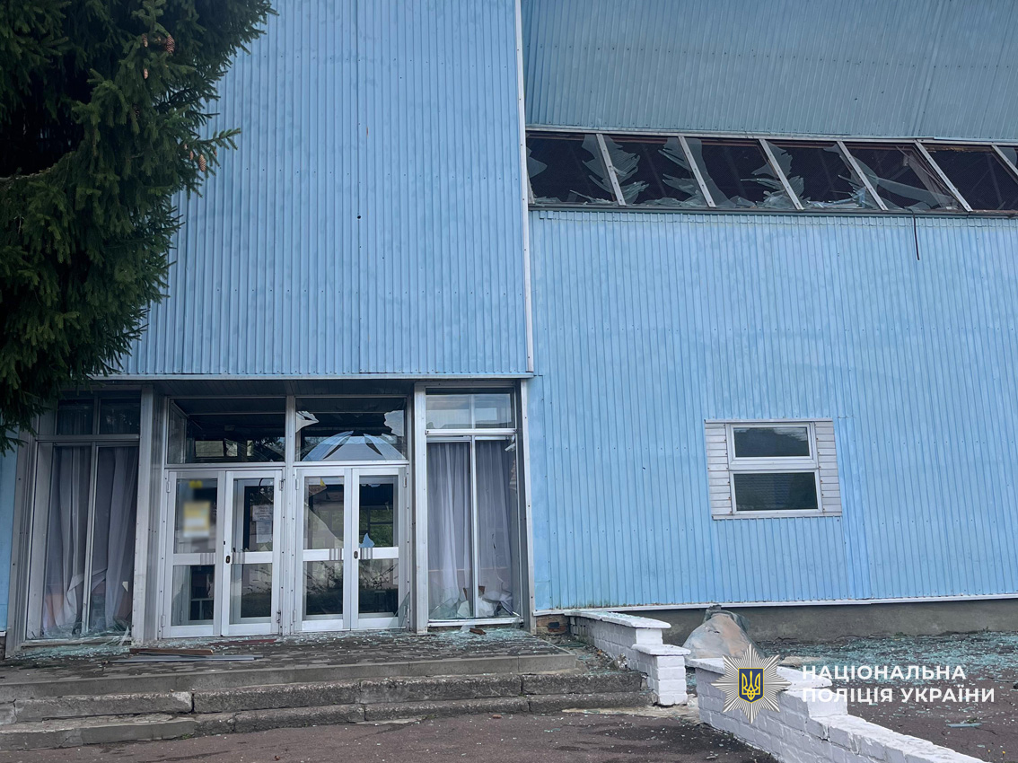 На Чернігівщині внаслідок російської атаки пошкоджені житлові будинки та цивільна інфраструктура: поліція документує наслідки