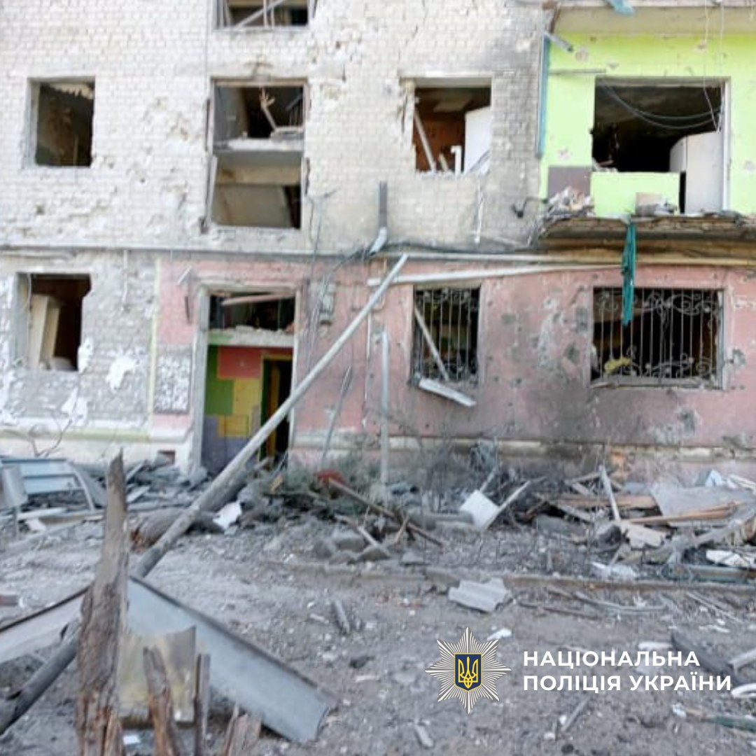 Знищена внаслідок обстрілу будівля