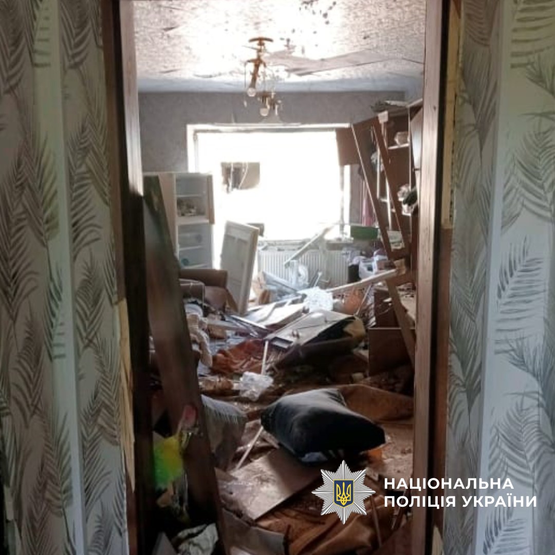 Знищена внаслідок обстрілу будівля