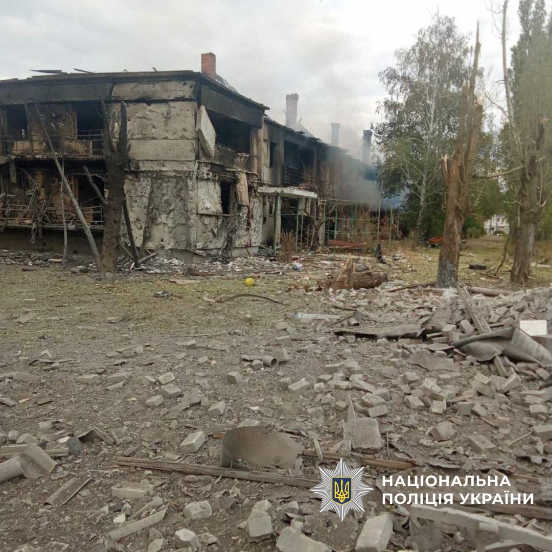 Знищена внаслідок обстрілу будівля