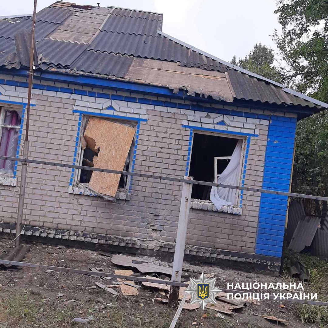 Знищена внаслідок обстрілу будівля